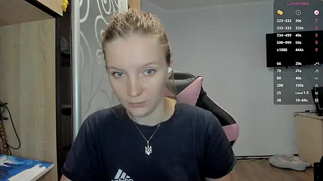 Snapshot of Mary_Blu chatting on 09-20-25, 08:15 Mary Blu online show from 09-20-25, 08:15