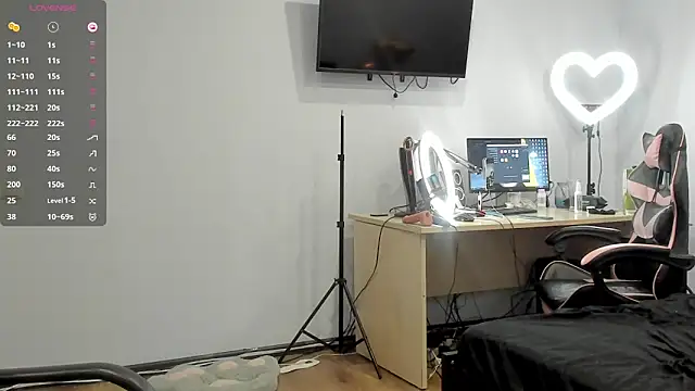 Snapshot of Mary_Blu chatting on 10-10-25, 10:03 Mary Blu online show from 10-10-25, 10:03