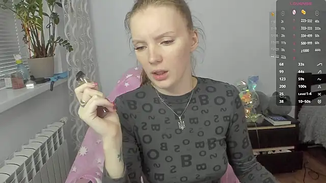 Snapshot of Mary_Blu chatting on 10-27-25, 09:46 Mary Blu online show from 10-27-25, 09:46