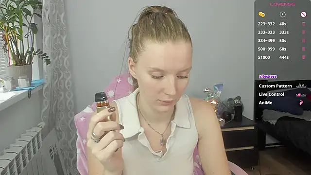 Snapshot of Mary_Blu chatting on 11-16-25, 09:59 Mary Blu online show from 11-16-25, 09:59