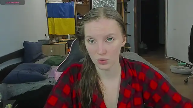 Snapshot of Mary_Blu chatting on 12-04-25, 01:20 Mary Blu online show from 12-04-25, 01:20