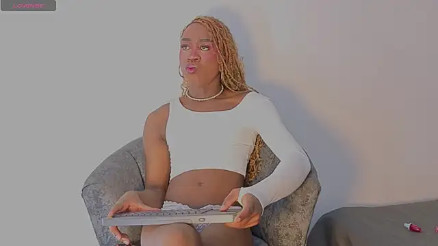 Snapshot of brit_davis chatting on 03-03-26, 02:56 brit davis online show from 03-03-26, 02:56