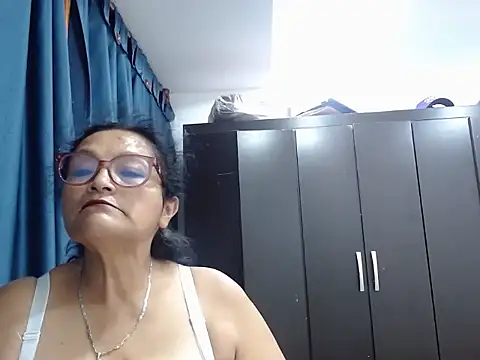 Snapshot of _BellaNocturna chatting on 05-27-26, 02:41 BellaNocturna online show from 05-27-26, 02:41
