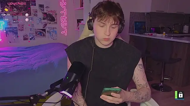 Snapshot of c-ypher chatting on 03-04-26, 02:01 c-ypher online show from 03-04-26, 02:01