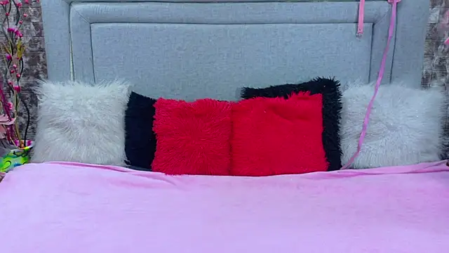 Naomimolie online show from 05-15-26, 12:12