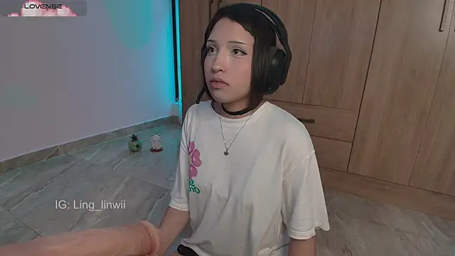 Snapshot of ling_meow chatting on 06-14-26, 03:47 ling meow online show from 06-14-26, 03:47