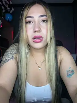 ManuelaVeeleez online show from 04-10-26, 05:01