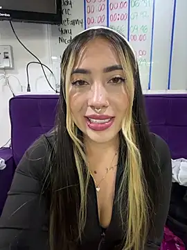 ManuelaVeeleez online show from 05-22-26, 04:41