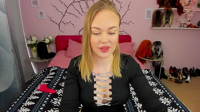 HannahWillow online show from 03-05-26, 07:37