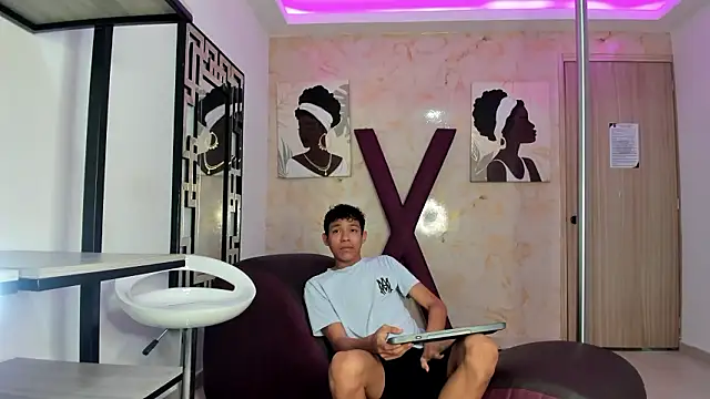SKINNY BOYXXX online show from 03-25-26, 07:25
