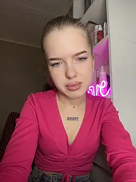 Snapshot of KayShaw chatting on 03-04-26, 06:08 KayShaw online show from 03-04-26, 06:08