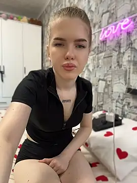 KayShaw online show from 06-29-26, 03:35
