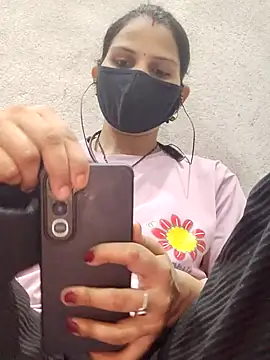 lovelypooja93 online show from 08-04-26, 06:21