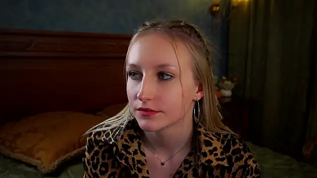 CatarinaGulla online show from 03-25-26, 12:55