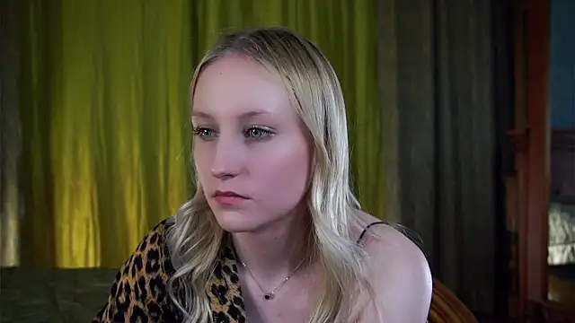 CatarinaGulla online show from 04-06-26, 01:12