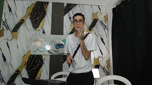 SKYN MAN online show from 04-18-26, 07:23