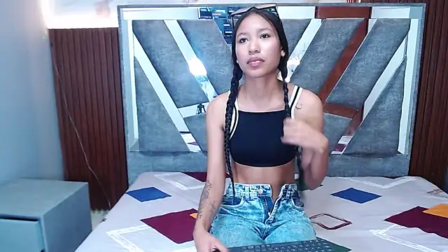 skiaracl202 online show from 03-05-26, 03:46