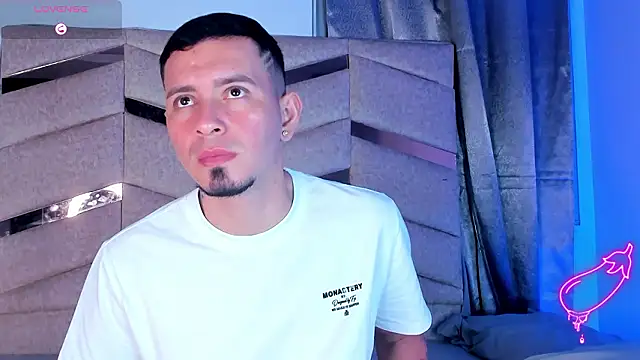 AxelNoiir  online show from 03-04-26, 06:47