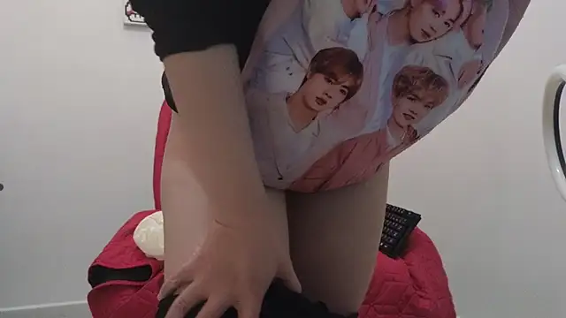 Caroline hernandes online show from 03-19-26, 01:04