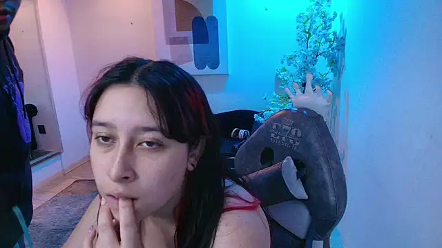 Snapshot of TarlyWho chatting on 05-15-26, 11:28 TarlyWho online show from 05-15-26, 11:28