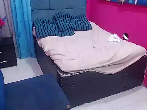 hotsex couple online show from 03-08-26, 02:04