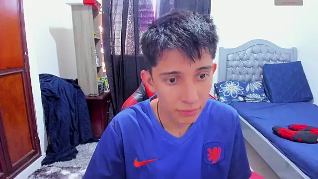 gomitaboy1 online show from 05-15-26, 07:32
