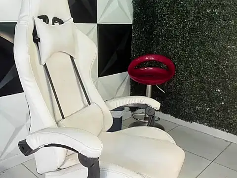 taylor bigdick18 online show from 03-09-26, 07:56