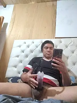 Snapshot of Hendradx98 chatting on 03-20-26, 02:33 Hendradx98 online show from 03-20-26, 02:33