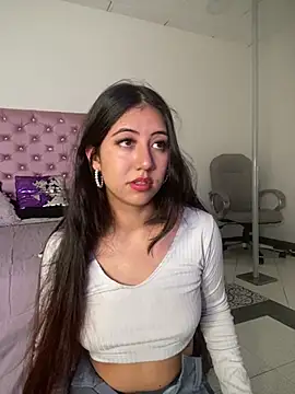 Snapshot of Lunaliaa_ chatting on 06-30-26, 05:08 Lunaliaa online show from 06-30-26, 05:08