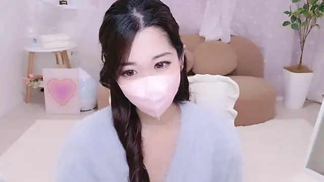 YURIKAsan  online show from 04-05-26, 12:35