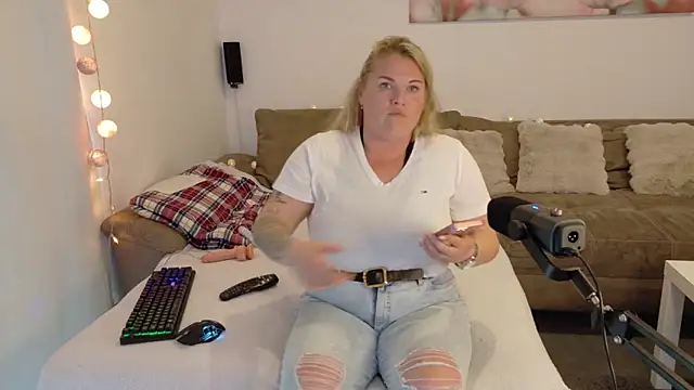 Jolina Juice online show from 04-18-26, 01:48