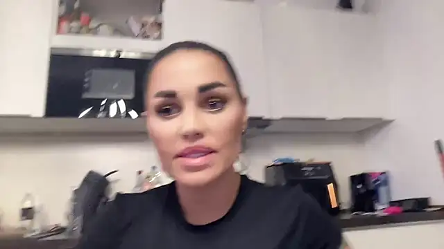 AMBER HARD online show from 03-11-26, 11:00