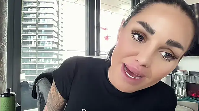 AMBER HARD online show from 06-01-26, 03:58