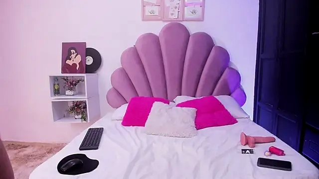 RosieCharm online show from 04-06-26, 10:22