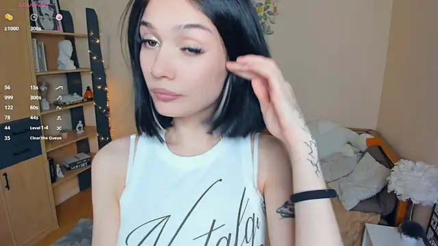 Snapshot of LynnCiprian chatting on 04-30-26, 08:04 LynnCiprian online show from 04-30-26, 08:04