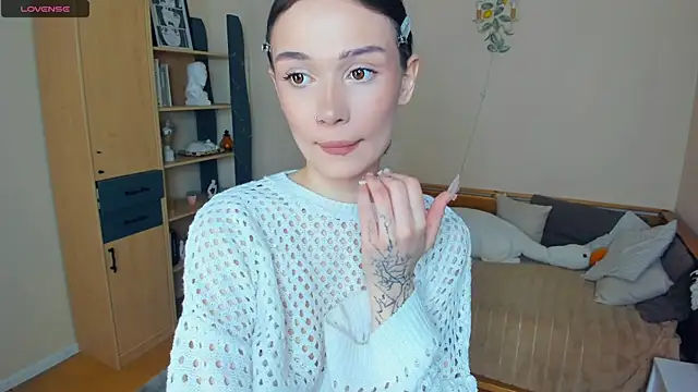 Snapshot of LynnCiprian chatting on 05-13-26, 08:16 LynnCiprian online show from 05-13-26, 08:16