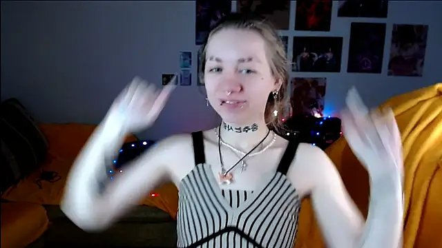 Nica Kawaii online show from 05-12-26, 07:27