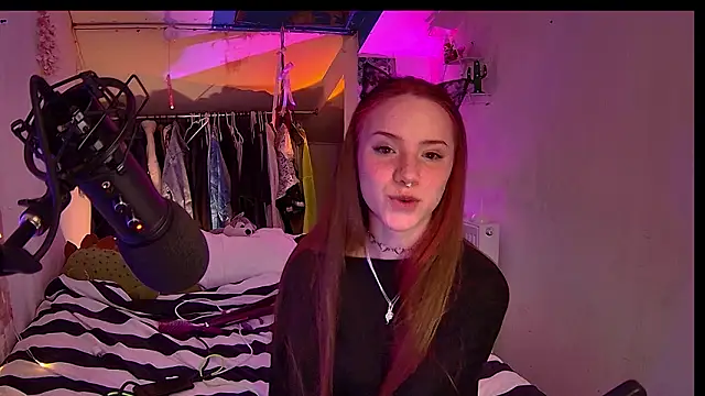 Ameliamoooon online show from 03-28-26, 07:46