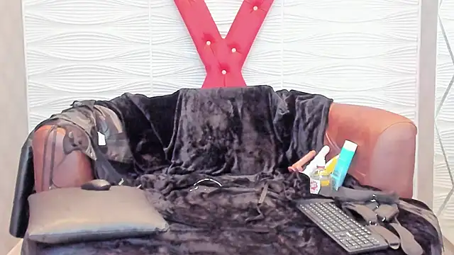 CaroBeltran online show from 04-16-26, 09:39