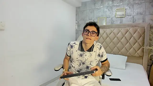 TylerCross  online show from 03-21-26, 08:23