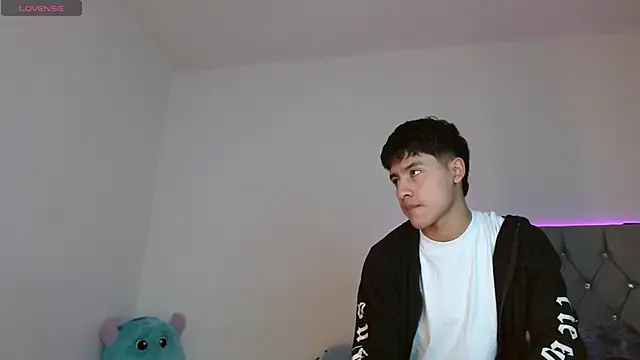 Snapshot of Sebas_fire4 chatting on 05-14-26, 01:12 Sebas fire4 online show from 05-14-26, 01:12