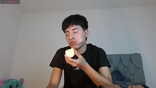 Snapshot of Sebas_fire4 chatting on 05-19-26, 10:38 Sebas fire4 online show from 05-19-26, 10:38