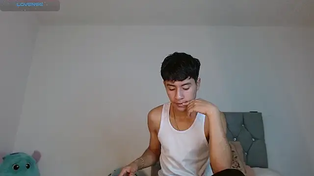 Snapshot of Sebas_fire4 chatting on 05-20-26, 02:45 Sebas fire4 online show from 05-20-26, 02:45