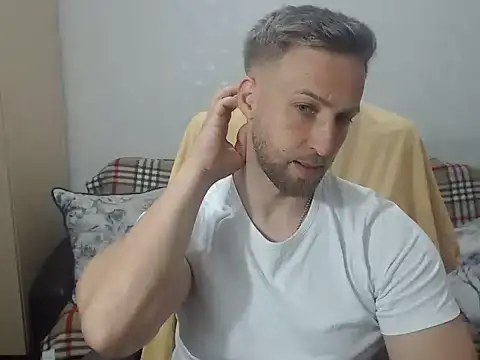 BlondEagleMuscle online show from 05-31-26, 06:42