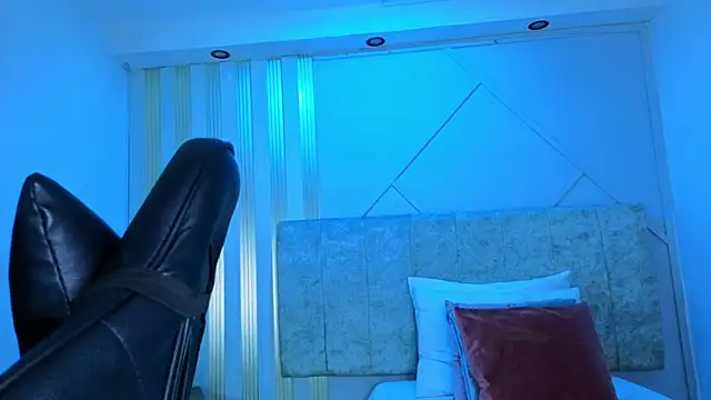 j belle  online show from 04-26-26, 01:42