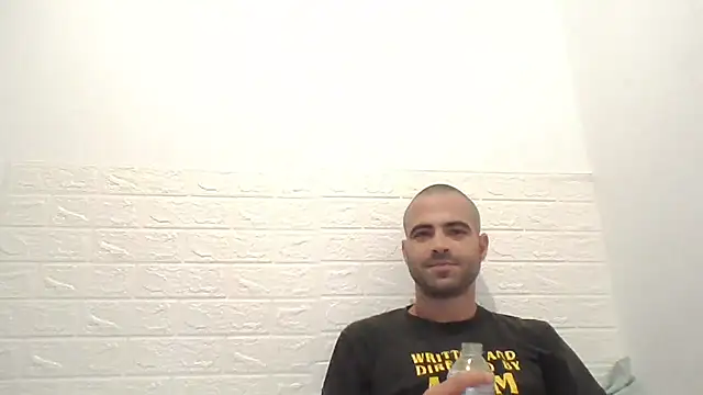 Snapshot of fnoggg chatting on 05-10-26, 12:27 fnoggg online show from 05-10-26, 12:27