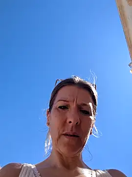 ManuelaX online show from 04-19-26, 10:03