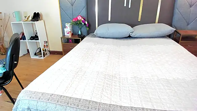 SofiiMontes online show from 04-06-26, 12:06