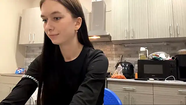 LaraDraggoo online show from 03-25-26, 06:25