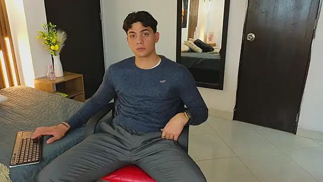 MrAdonis  online show from 04-15-26, 07:58